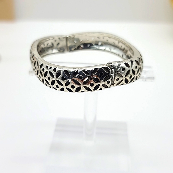 Brighton "GEO TWIRL" Hinged Wavy Silver Bangle w Cut-Out Patterned Detail! - Picture 6 of 12